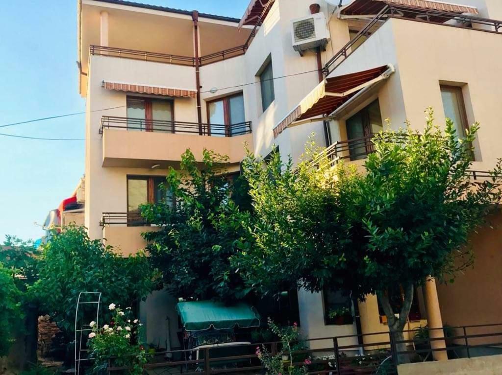 Студиа Мансарда Ненови Πομόριε Εξωτερικό φωτογραφία